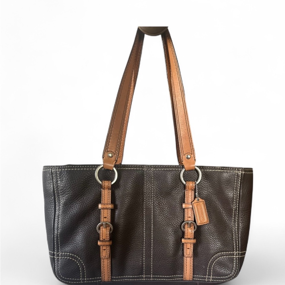 Coach Chelsea Brown Pebbled Leather 2 Handles
Zipper Closure Shoulder Bag